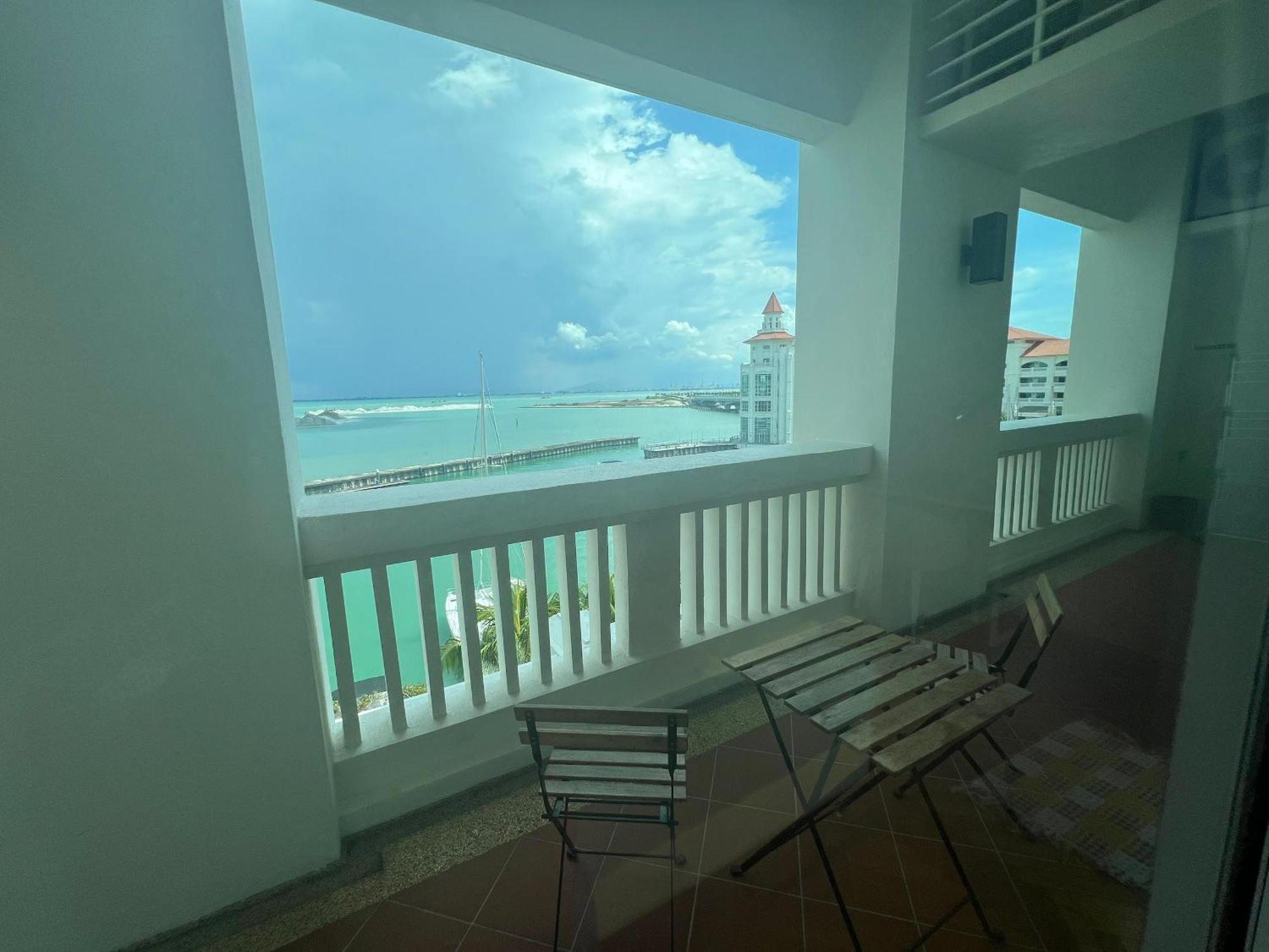Straits Quay Marina Suites Penang By Aurorahomes Bagan Jermal Exterior foto